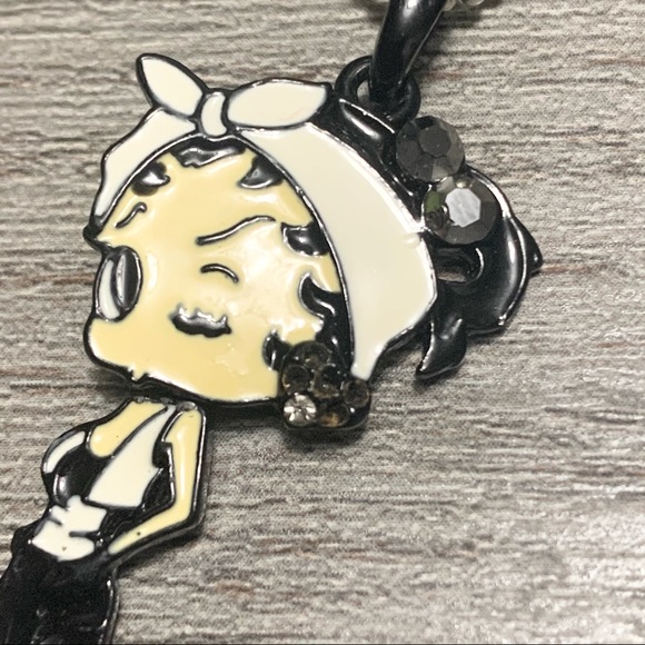 Betty Boop Enamel Necklace - Picture 3 of 5